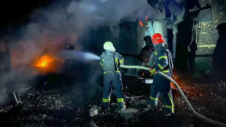 Atac masiv rusesc în sudul Ucrainei: Odesa și Izmail afectate de drone, zeci de incendii și întreruperi de curent. atac masiv rusesc in sudul ucrainei odesa si izmail afectate de drone zeci de incendii si intreruperi de curent
