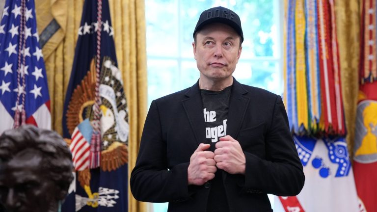 Blocaj bugetar în SUA. Elon Musk se propune să acopere salariile agenților de securitate la aeroporturi. blocaj bugetar in sua elon musk se propune sa acopere salariile agentilor de securitate la aeroporturi