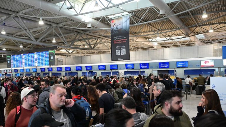 Haos în aviație după atacul asupra Iranului: Sute de mii de pasageri blocați, hub-urile din Dubai și Doha închise. haos in aviatie dupa atacul asupra iranului sute de mii de pasageri blocati hub urile din dubai si doha inchise