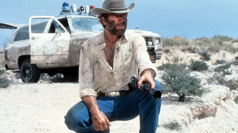 omagiu adus lui chuck norris legenda ce a inspirat generatii intregi intreg texasul plange pierderea sa
