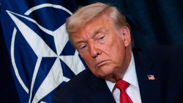 AFP: Donald Trump critică NATO și o numește „tigru de hârtie”. Alianța se confruntă din nou cu o criză existențială. AFP Donald Trump critica NATO si o nume ste tigru de hartie Alian ta se confrunta din nou cu o criza existentiala