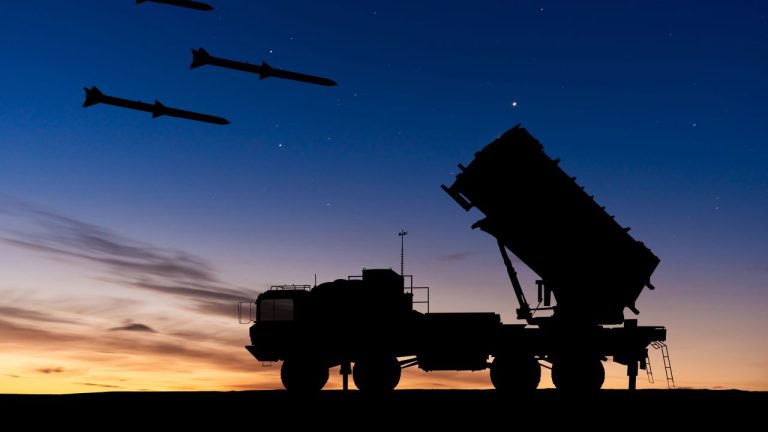 Atac cu rachete și drone în Emiratele Arabe Unite: „Sistemele de apărare aeriană au fost activate”. Țintele avute în vedere de Iran. Atac cu rachete si drone in Emiratele Arabe Unite Sistemele de aparare aeriana au fost activate Tintele avute in vedere de Iran