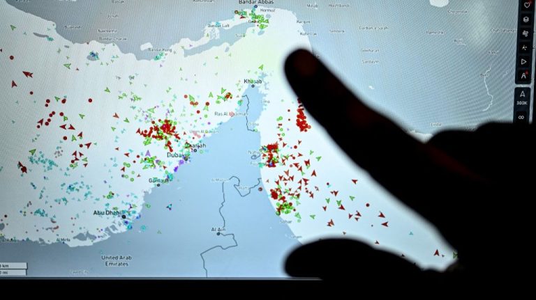 Control total asupra traficului din Stramtoarea Ormuz Iranul foloseste ruta petroliera ca arme in negocierile cu Statele Unite