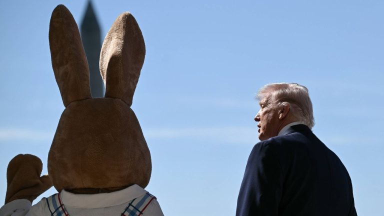 Donald Trump a declarat că ”întregul” Iran ar putea fi distrus marți seara. Americanii care nu doresc război sunt ”proști” Donald Trump a declarat ca intregul Iran ar putea fi distrus marti seara Americanii care nu doresc razboi sunt prosti