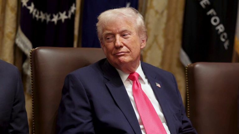 Donald Trump avertizează China cu taxe vamale de 50% dacă sprijină militar Iranul: Vor întâmpina mari dificultăți. Donald Trump avertizeaza China cu taxe vamale de 50 daca sprijina militar Iranul Vor intampina mari dificultati