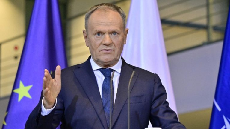 Donald Tusk acuză fostul guvern după ce Polonia trebuie să plătească 1,3 miliarde de euro în disputa cu Pfizer Donald Tusk acuza fostul guvern dupa ce Polonia trebuie sa plateasca 13 miliarde de euro in disputa cu Pfizer