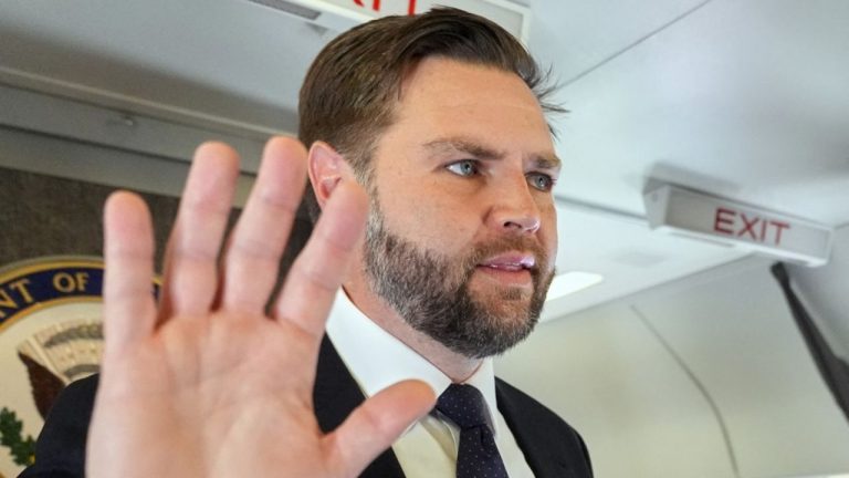 După Trump, JD Vance l-a pus și el la colț pe Papa Leon: „Să se concentreze pe problemele de morală” Dupa Trump JD Vance l a pus si el la colt pe Papa Leon Sa se concentreze pe problemele de morala
