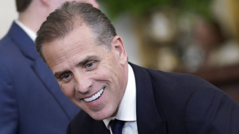 Fiul fostului președinte Biden îi provoacă pe fiii actualului președinte Trump la o luptă în cușcă: ”100% de acord!” Fiul fostului presedinte Biden ii provoaca pe fiii actualului presedinte Trump la o lupta in cusca 100 de acord