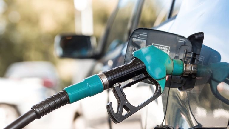 Germania interzice benzinăriilor să crească prețurile carburanților de mai multe ori pe zi. Amenzi de până la 100.000 de euro. Germania interzice benzinariilor sa creasca preturile carburantilor de mai multe ori pe zi Amenzi de pana la 100000 de euro
