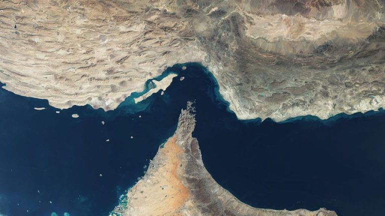 FT: Iranul intenționează să impună taxe de trecere prin Strâmtoarea Ormuz, ce vor fi plătite exclusiv în criptomonede. Iranul intentioneaza sa impuna taxe de trecere prin Stramtoarea Ormuz ce vor fi platite exclusiv in criptomonede