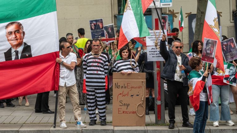 Patru iranieni sunt spânzurați zilnic de regimul islamic. Ce infracțiuni îi conduc la pedeapsa cu moartea în Iran? Patru iranieni sunt spanzurati zilnic de regimul islamic Ce infractiunii ii conduc la pedeapsa cu moartea in Iran