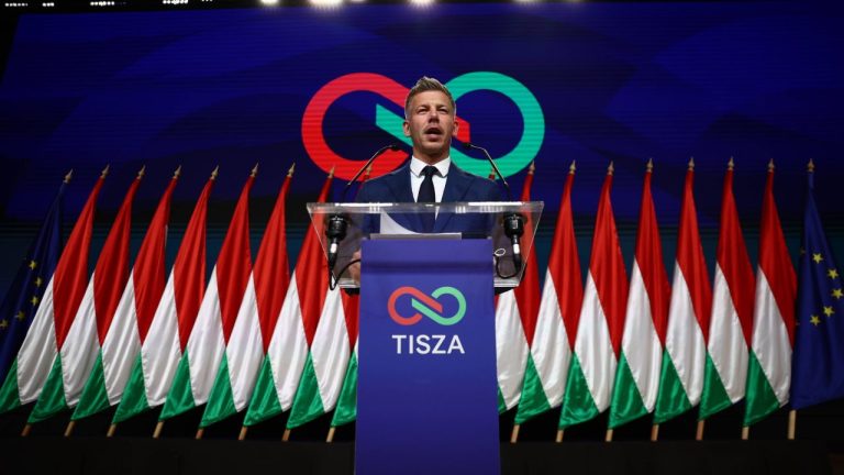 Peter Magyar continuă politica lui Viktor Orban față de Ucraina, dar se desparte definitiv de Rusia. Peter Magyar continua politica lui Viktor Orban fata de Ucraina dar se desparte definitiv de Rusia