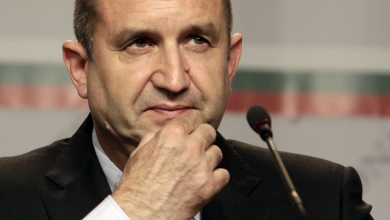 Pilot devenit lider politic: Rumen Radev dorește să scoată Bulgaria din criză, însă susținerea pro-Kremlin suscită îngrijorări Pilot devenit lider politic Rumen Radev doreste sa scoata Bulgaria din criza insa sustinerea pro Kremlin suscita ingrijorari