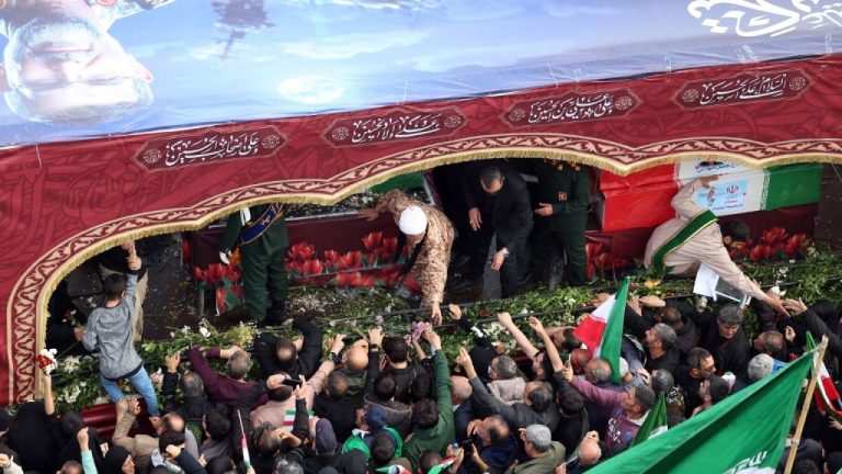 Presa din Teheran: Un oficial de rang înalt al marinei iraniene ar fi fost omorât într-un atac american-israelian. Presa din Teheran Un oficial de rang inalt al marinei iraniene ar fi fost omorat intr un atac american israelian