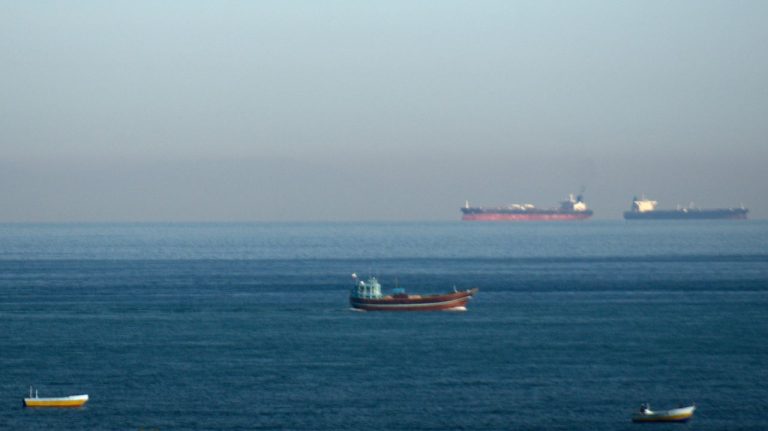 Primul petrolier neiranian care traversează Strâmtoarea Ormuz, după încetarea focului. Care va fi destinația sa? Primul petrolier neiranian care traverseaza Stramtoarea Ormuz dupa incetarea focului Care va fi destinatia sa