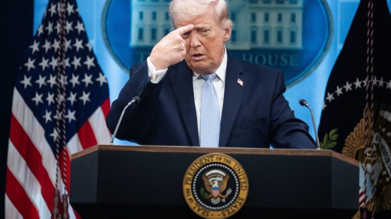 Răspunsul lui Donald Trump la întrebarea referitoare la sănătatea sa mintală, după amenințările surprinzătoare îndreptate către Iran Raspunsul lui Donald Trump la intrebarea referitoare la sanatatea sa mintala dupa amenintarile surprinzatoare indreptate catre Iran