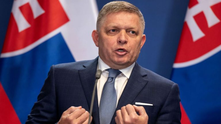Robert Fico, aliatul lui Viktor Orban, se teme că va pierde puterea în Slovacia. Ce schimbări propune în regulile de vot? Robert Fico aliatul lui Viktor Orban se teme ca va pierde puterea in Slovacia Ce schimbari propune in regulile de vot