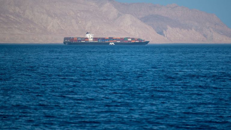 Strâmtoarea Ormuz s-a redeschis. Primele nave au trecut după anunțarea armistițiului între SUA și Iran. Stramtoarea Ormuz s a redeschis Primele nave au trecut dupa anuntarea armistitiului intre SUA si Iran