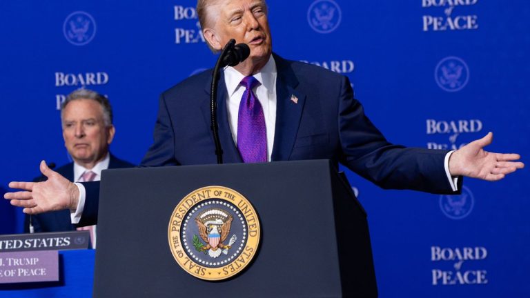 Trump ar pregăti grațieri în masă la sfârșitul mandatului: „Îi voi ierta pe toți” Trump ar pregati gratieri in masa la sfarsitul mandatului Ii voi ierta pe toti