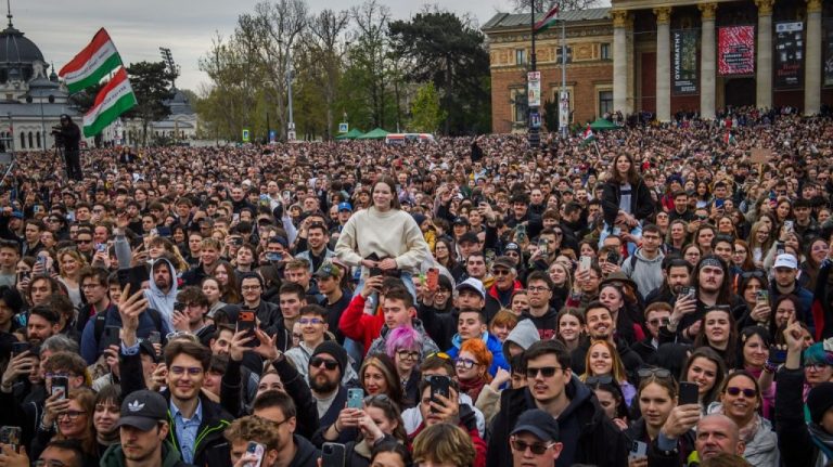 Ucraina anulează avertismentul de călătorie pentru Ungaria după alegeri: „Riscurile nu mai sunt relevante” Ucraina anuleaza avertismentul de calatorie pentru Ungaria dupa alegeri Riscurile nu mai sunt relevante