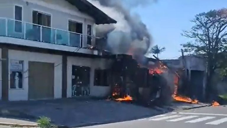 Un avion s a prabusit peste un restaurant din Brazilia iar victimele de la bord au decedat