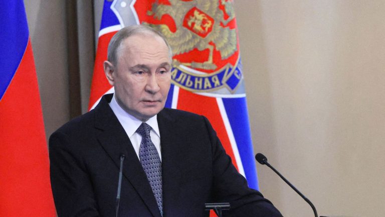 Vladimir Putin a declarat un armistițiu de Paște în conflictul cu Ucraina. Vladimir Putin a declarat un armistitiu de Paste in conflictul cu Ucraina