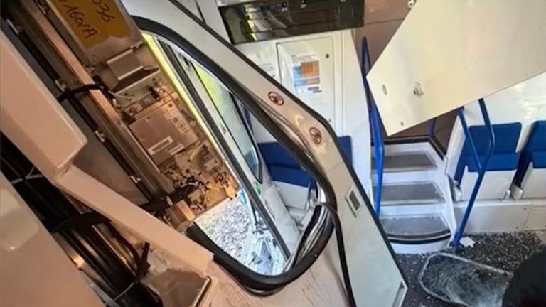 Accident fatal între un tren cu 250 de pasageri și un camion militar, în Franța accident fatal intre un tren cu 250 de pasageri si un camion militar in franta
