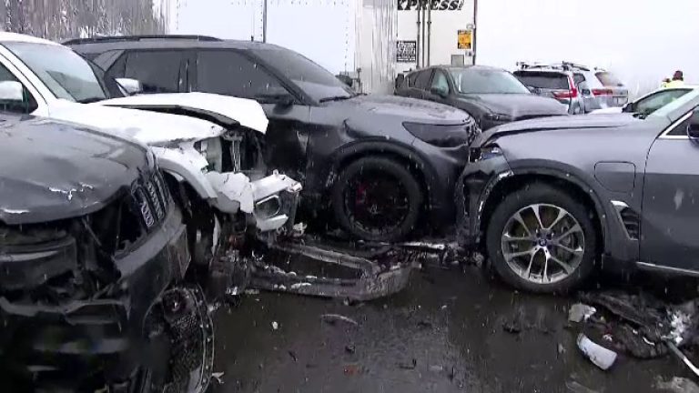 Coliziune în lanț cu peste 75 de vehicule în Colorado. Zeci de mașini au fost distruse în mai puțin de un minut. coliziune in lant cu peste 75 de vehicule in colorado zeci de masini au fost distruse in mai putin de un minut