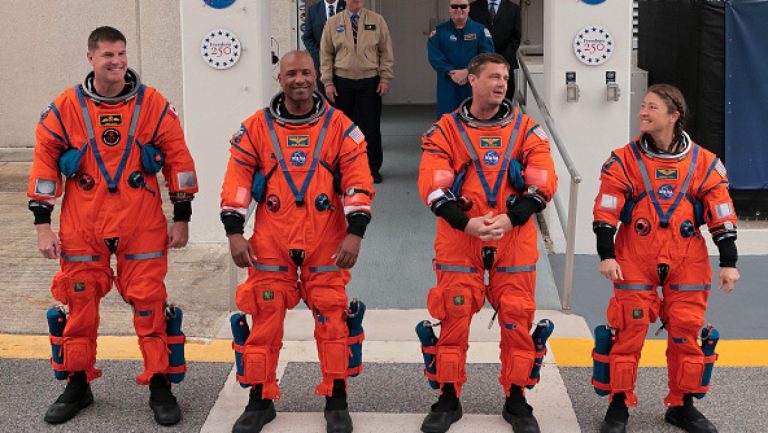 Mesajul inspirațional al unui astronaut de pe Artemis II: „Sunteți minunați și, de aici de sus, sunteți cu toții egali”. FOTO mesajul inspirational al unui astronaut de pe artemis ii sunteti minunati si de aici de sus sunteti cu totii egali foto