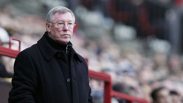 Alex Ferguson a fost internat la spital după ce s-a simțit rău înainte de meciul dintre Manchester United și Liverpool. Alex Ferguson a fost internat la spital dupa ce s a simtit rau inainte de meciul dintre Manchester United si Liverpool