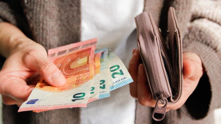 Banca Centrală Europeană ar putea crește dobânzile în iunie, dacă inflația nu va începe să scadă. Banca Centrala Europeana ar putea creste dobanzile in iunie daca inflatia nu va incepe sa scada