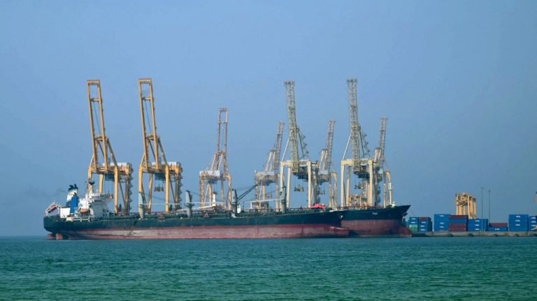 China contestă sancțiunile impuse de SUA companiilor sale acuzate că importă petrol din Iran. China contesta sanciunile impuse de SUA companiilor sale acuzate ca importa petrol din Iran