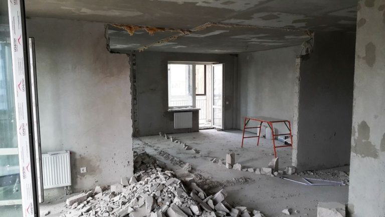 O femeie care își renovase casa a fost sancționată cu 230.000 de euro după ce vecinii au acționat-o în judecată. Care este cauza? O femeie care isi renovase casa a fost sanctionata cu 230000 de euro dupa ce vecinii au actiomat o in judecata Care este cauza