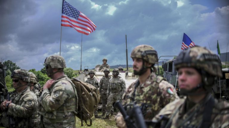 Retragerea a 5000 de soldati americani din Germania semnaleaza dezintegrarea in curs a NATO Cati soldati mai sunt in Europa
