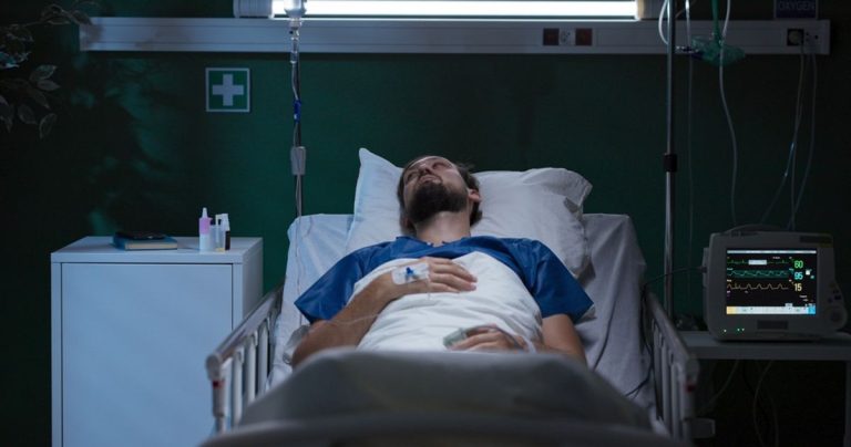 Un bărbat a crezut că are o simplă problemă la stomac, dar a murit la câteva luni după apariția primelor simptome. Suferea de boala cunoscută sub numele de „ucigașul tăcut”. Un barbat a crezut ca are o simpla problema la stomac dar a murit la cateva luni dupa aparitia primelor simptome Suferea de boala cunoscuta sub numele de ucigasul tacut