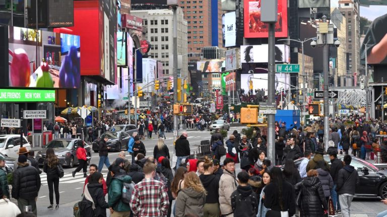 sase din zece americani considera ca atacul sua asupra iranului a fost o eroare