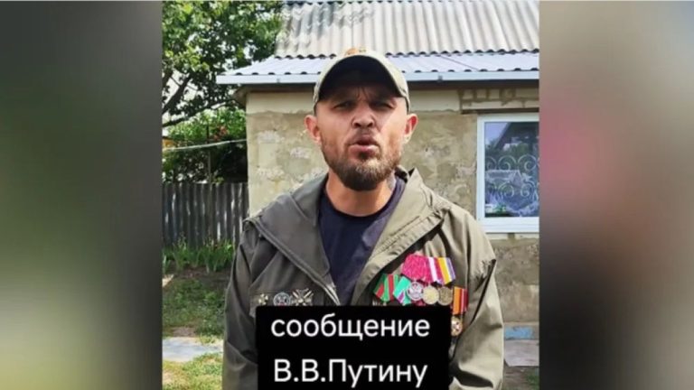 Militarul rus care l-a amenințat pe Putin cu o răscoală a fost arestat. Soția: „Polițiștii au venit noaptea” Militarul rus care l a amenintat pe Putin cu o rascoala a fost arestat sotia Polististii au venit noaptea