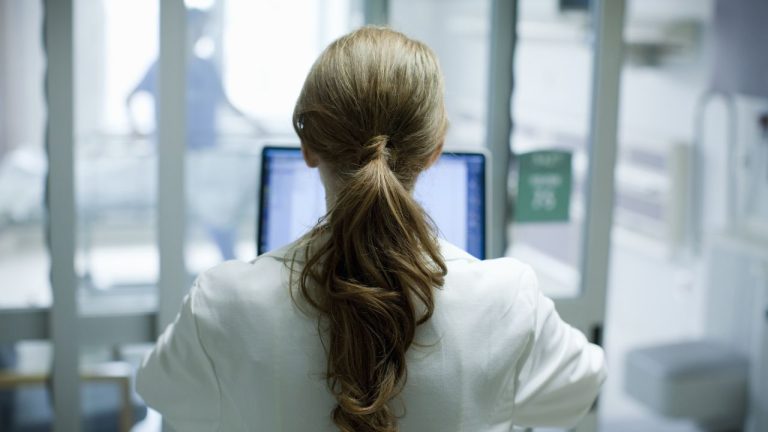 O femeie cu doar 8 clase s-a angajat ca medic într-un spital din Italia cu o diplomă falsă. Cum a fost descoperită situația? O femeie cu doar 8 clase s a angajat ca medic intr un spital din Italia cu o diploma falsa Cum a fost descoperita situatia