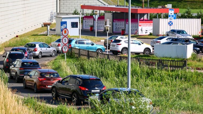 A treia regiune din Rusia intră în stare de alertă din cauza crizei de combustibil, ceea ce ar putea duce la amânarea alegerilor. a treia regiune din rusia intra in stare de alerta din cauza crizei de combustibil ceea ce ar putea duce la amanarea algerilor