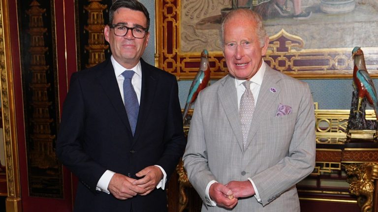 Andy Burnham devine premier al Marii Britanii după demisia lui Keir Starmer. Ce promite liderul laburist? Andy Burnham devine premier al Marii Britanii dupa demisia lui Keir Starmer Ce promite liderul laburist