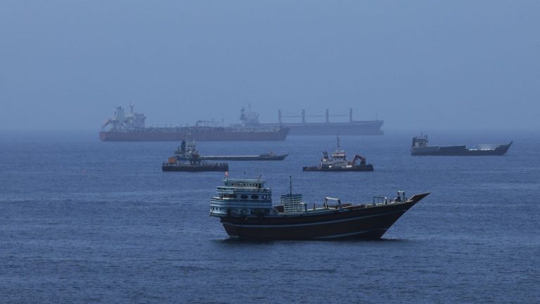 Arabia Saudită intenționează să extindă o conductă strategică de petrol pentru a diminua dependența de Strâmtoarea Ormuz. Arabia Saudita intentioneaza sa extinda o conducta strategica de petrol pentru a diminua dependenta de Stramtoarea Ormuz