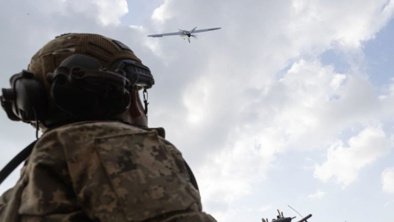 Atacuri cu drone ucrainene asupra infrastructurii petroliere din sudul Rusiei și incendiu la o rafinărie din Krasnodar Atacuri cu dron ucrainn asupra infrastructurii petrolir din sudul Rusiei si incendiu la o rafinarie din Krasnodar
