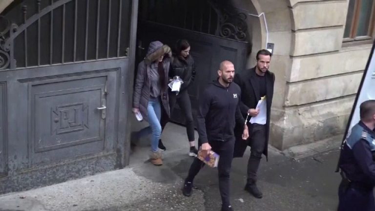 Avocatul fraților Tate: „Lumea știe că Andrew și Tristan sunt nevinovați”. Ce declare despre noile acuzații din Regatul Unit. Avocatul fratilor Tate Lumea stie ca Andrew si Tristan sunt nevinovati Ce declare despre noile acuzatii din Regatulunit