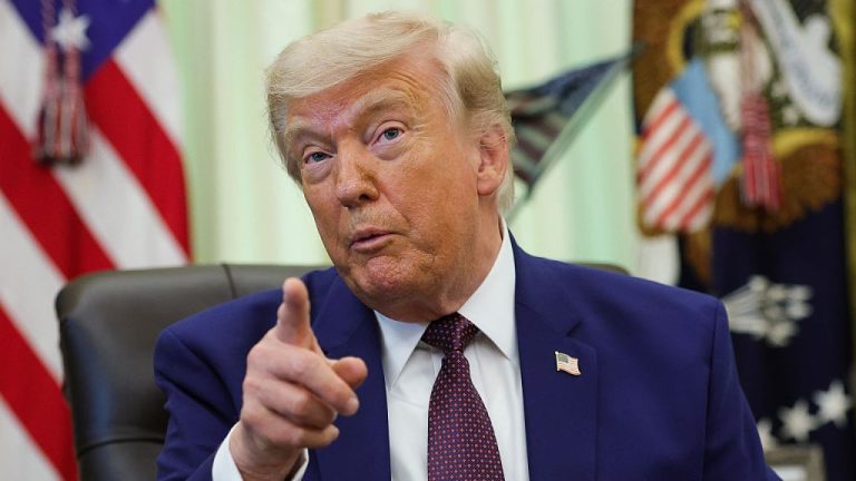 Curtea Supremă a SUA oprește decretul lui Trump referitor la cetățenia prin naștere. Copiii născuți în SUA își mențin dreptul. Curtea Suprema a SUA opreste decretul lui Trump referitor la cetatenia prin nastere Copiii nascuti in SUA isi mentin dreptul