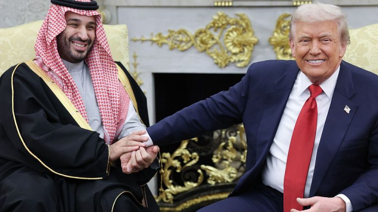 Donald Trump a aprobat un acord nuclear care va permite Arabiei Saudite să îmbogățească uraniu, susțin surse AP. Donald Trump a aprobat un acord nuclear care va permite Arabiei Saudite sa imbogatiasca uranium sustin surse AP