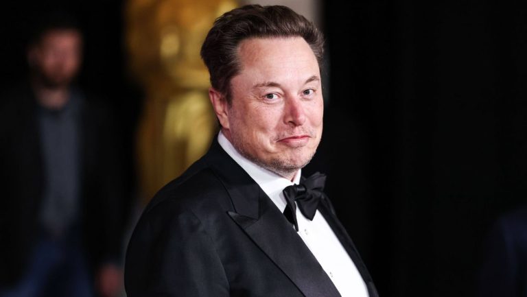 Elon Musk a pierdut peste 500 de miliarde de dolari, o sumă mai mare decât PIB-ul estimat al României pentru 2026. Motivul declinului. Elon Musk a pierdut peste 500 de miliarde de dolari o suma mai mare decat PIB ul estimat al Romaniei pentru 2026 Motivul declinului