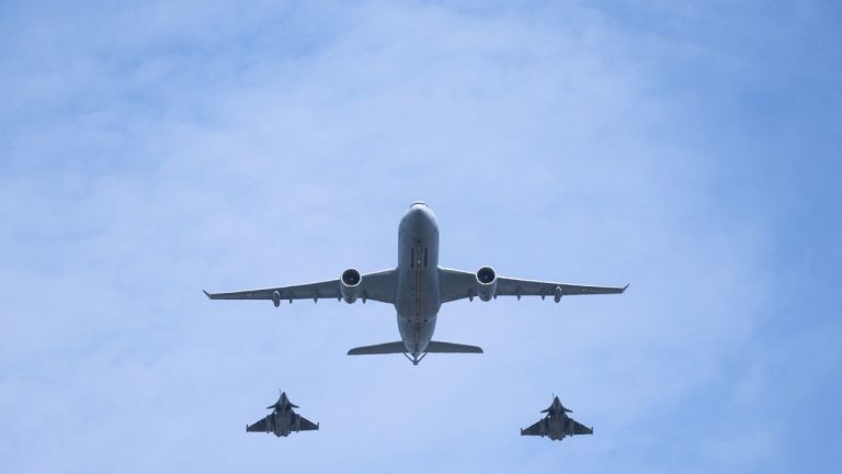 Franța va furniza Ucrainei primele avioane Rafale până la sfârșitul anului, achiziția fiind finanțată printr-un împrumut al UE. Franta va furniza Ucrainei primele avioane Rafale pana la sfarsitul anului achizitia fiind finantata printr un imprumut al UE