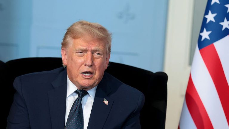 Guvernul SUA va începe să emită pașapoarte cu imaginea lui Donald Trump începând cu 8 august. „Ne-ai cerut și noi îți oferim” Guvernul SUA va incepe sa emita pasapoarte cu imaginea lui Donald Trump incepand cu 8 august Ne ai cerut si noi iti oferim