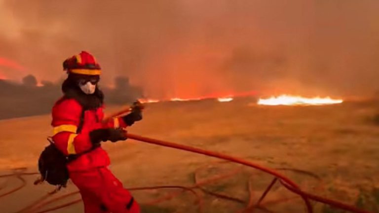 Incendiu de mari proporții în Spania. Peste 12.000 de hectare au fost distruse, iar riscul de propagare rămâne ridicat. FOTO Incendiu de mari proportii in Spania Peste 12000 de hectare au fost distruse iar riscul de propagare ramane ridicat FOTO