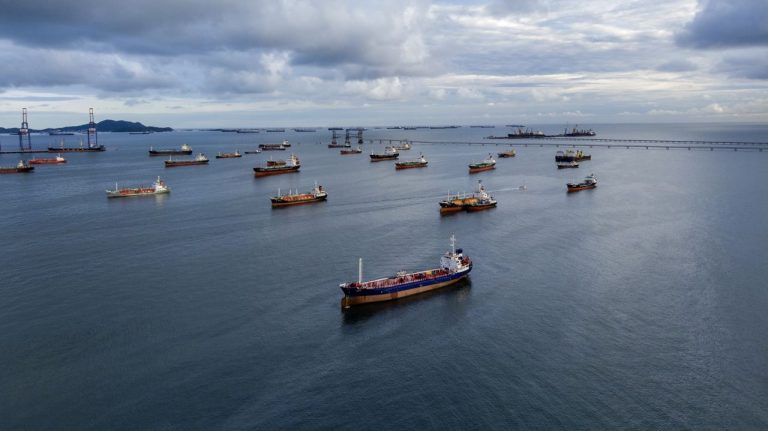 Irakul și Siria vor reconstrui o conductă petrolieră către Marea Mediterană pentru a diminua dependența de Strâmtoarea Ormuz. Irakul si Siria vor reconstrui o conducta petroliere catrea Marea Mediterana pentru a diminua dependenta de Stramtoarea Ormuz